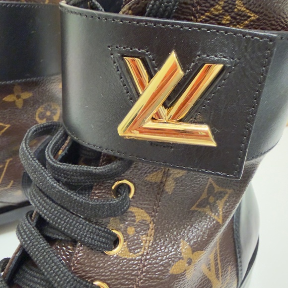 LOUIS VUITTON Woman Calfskin Monogram Wonderland Flat Ranger Boots Black. - Picture 3 of 16
